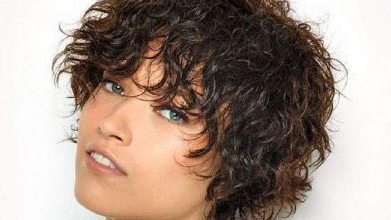 capelli mossi naturali corti