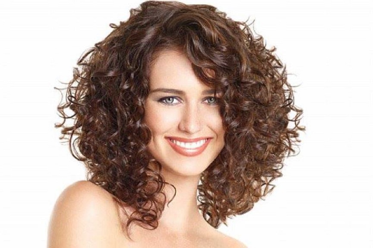 Стрижки на средние волнистые волосы для женщин