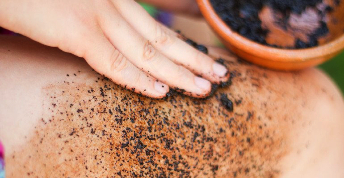 scrub per le gambe al caffè