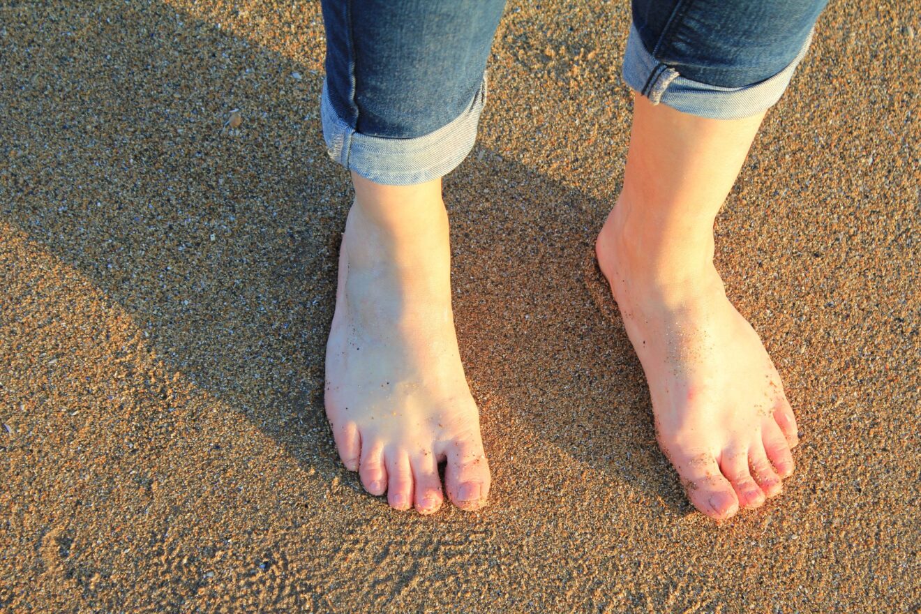 Caviglie gonfie: un problema che peggiora in estate