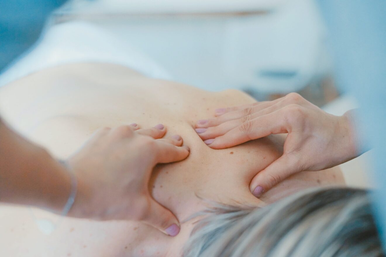 Massaggio decontratturante schiena e collo