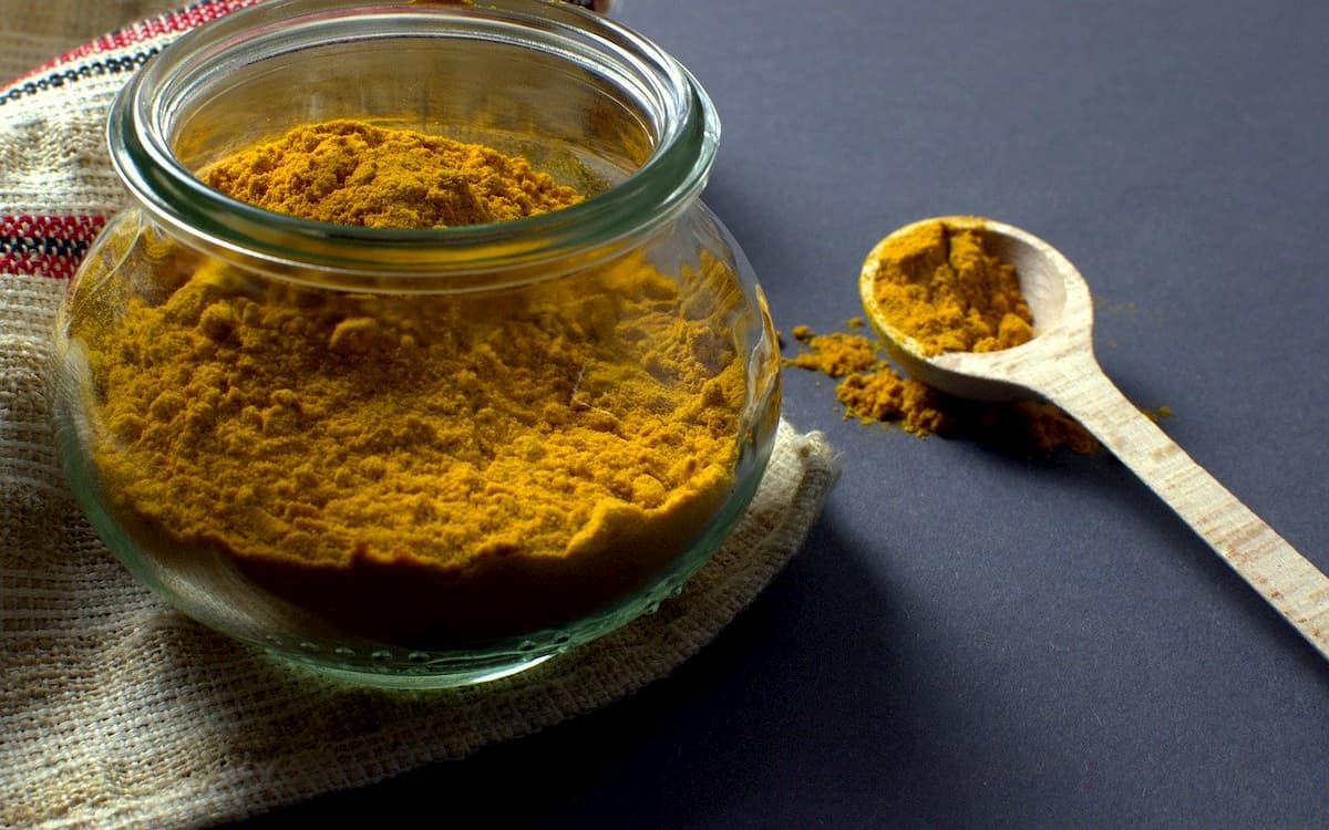 maschera viso curcuma e aloe