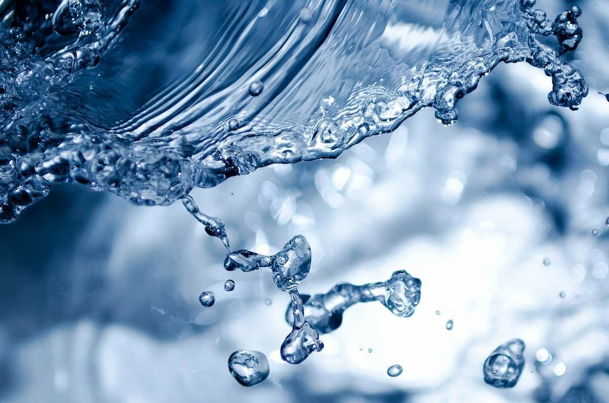 quanta acqua bere ritenzione idrica