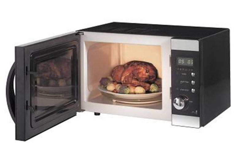 scaldare cibo avanzato rischi