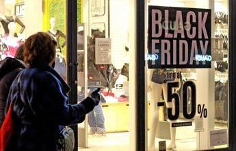 cosa succede al cervello durante il black friday la scienza svela perche compriamo troppo 2