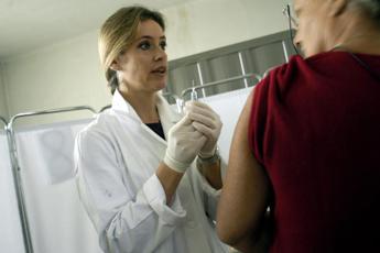 vaccini sabato a viterbo open day contro zoster hpv tetano covid e pneumococco 2