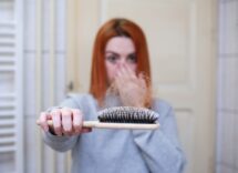 Caduta dei capelli a dicembre: come rimediare naturalmente