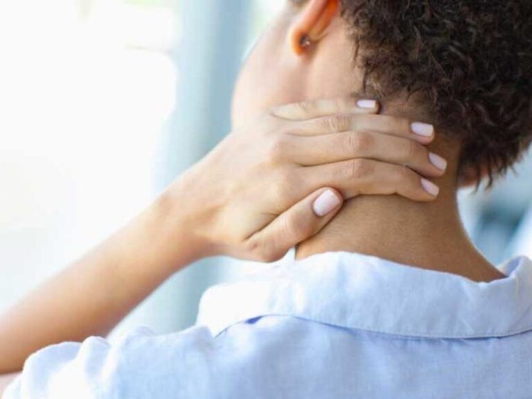 Infiammazione all'ernia cervicale: la posizione migliore per dormire