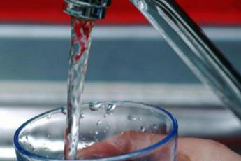 dai calcoli renali alla scarsa sicurezza ecco le fake sullacqua del rubinetto 2