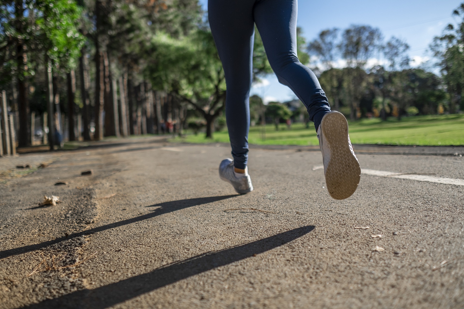 Camminata veloce: consigli e rimedi per l’estate