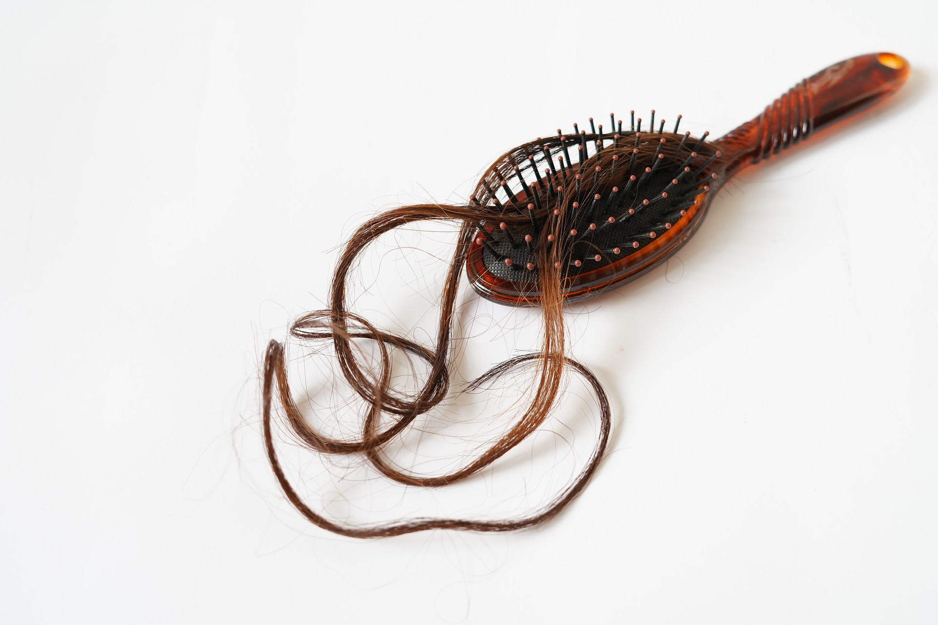 Menopausa e caduta dei capelli: come prevenirla naturalmente