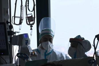 covid italia oltre 300 morti in 7 giorni anziani non vaccinati e fragili ecco chi sono 2