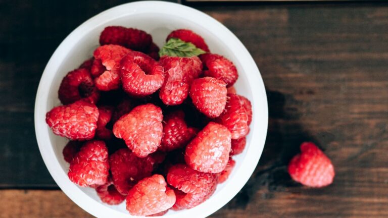 Proprietà dei mirtilli, more, ciliegie