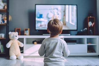 davanti alla tv fin da piccoli ecco i danni che puo fare 2