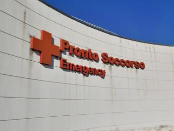 medici pronto soccorso tanti ricoveri per mix virus respiratori non solo anziani 2