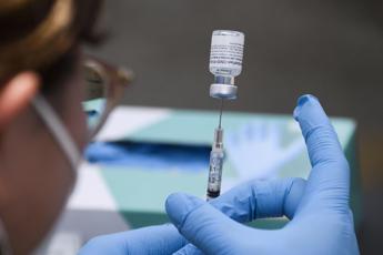covid nessun legame tra vaccini e perdite post menopausa lo studio 2