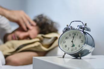 il bon ton del sonno non litigare di sera e occhio a cibo e cellulari 2