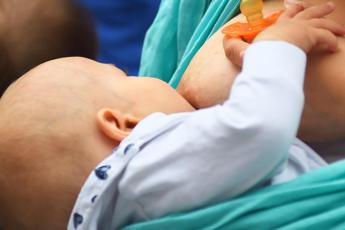 report allattamento materno esclusivo solo per 2 nati sani su 3 2