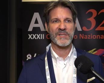 salute menchini aida dermatologi elaborano linee guida per stare sui social 2
