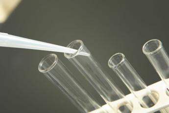 tumori al colon retto sempre piu mortali nei giovani oncologi screening 5 anni prima 2