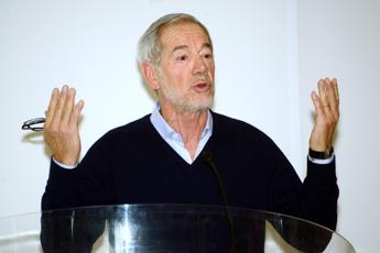 bertolaso parla di razza italica poi si scusa era una battuta 2