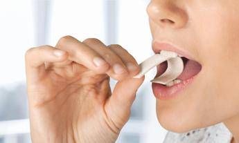 masticare chewing gum rilascia microplastiche lo studio 2