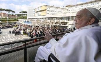 papa francesco linternista a santa marta riabilitazione come in ospedale 2