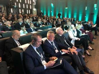 sanita con salute priorita per 74 italiani liste dattesa e pochi medici criticita 2