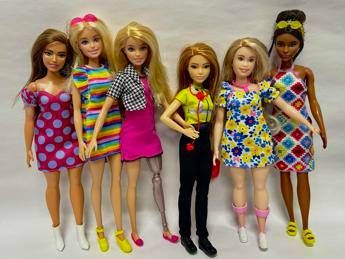 barbie scende dai tacchi cosi e cambiata dal 1959 ad oggi 2