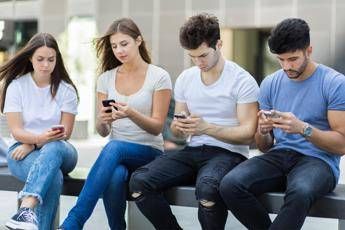 social report adolescenti ue per quasi la meta uso problematico 10 anni fa era il 38 2