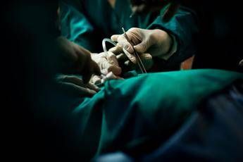 trapianto eccezionale a palermo 77enne dona il rene alla figlia 2