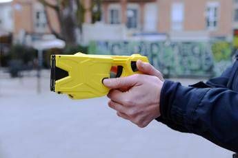 giovane morto dopo uso taser anestesisti puntarlo solo su gambe o braccia 2