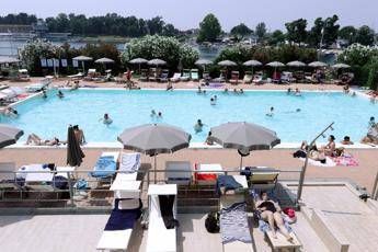 infezioni in piscina medici anti bufale i rischi sono tanti il cloro non uccide tutti i germi 2
