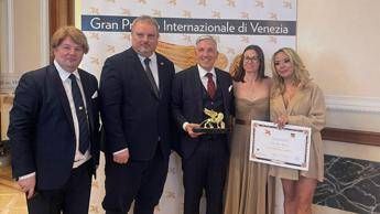 leone doro al merito al papa del taopatch ha aiutato djokovic iron man e le ginnaste italiane 2