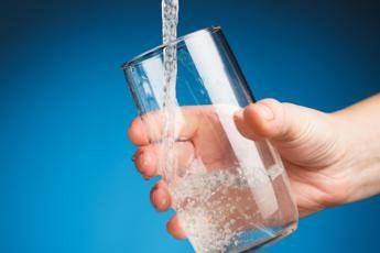 salute lesperto lidratazione fa bene a bilancio ormonale energia umore e vitalita 2