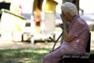 anziani 1 over 65 su 5 ha avuto una caduta nellultimo anno nel 18 dei casi frattura 2