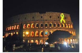nastro doro sui monumenti al via campagna per sensibilizzare sulle cure del cancro infantile 2