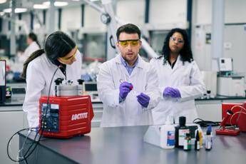 henkel presentata nuova gamma adesivi innovativi per dispositivi medici 2
