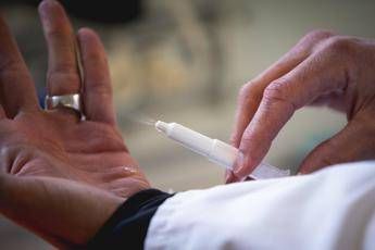 reazioni allergiche gravi ora ce lo spray nasale di adrenalina quando arriva in italia 2