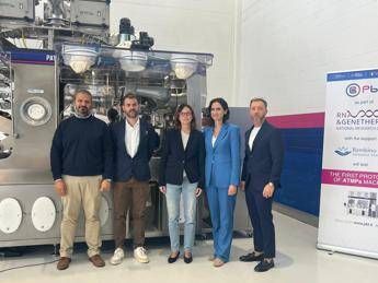ricerca terapie avanzate personalizzate presentato a parma isolatore robotizzato cfbox 2
