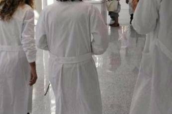 sanita firmato contratto per 137mila medici e sanitari aumenti medi di 491 euro al mese 2