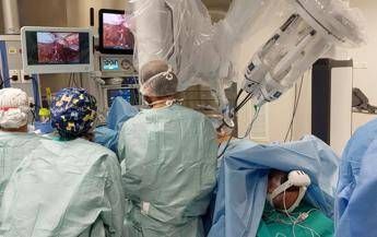 torino rimosso cancro prostata con robot e incisione di soli 35 cm sul paziente sveglio 2