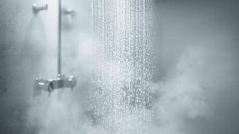 meno docce dopo i 65 anni la raccomandazione del dermatologo 2