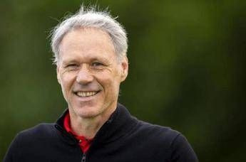 ex calciatore van basten caregiver della moglie malata vaia tanti non possono farlo 2