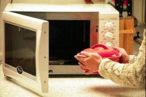 forno a microonde fa male iss non rende cibi meno sani 2