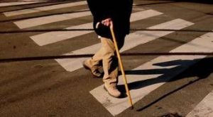 il 20 degli over 65 cade almeno una volta lanno una scarpa intelligente puo evitarlo 2