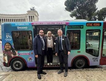 malattie rare bus e billboard con i colori della campagna uniamoleforze 3