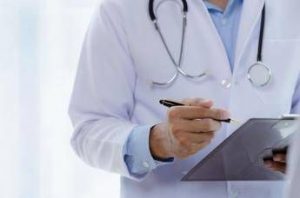 uno studio svela i pericoli delle maniche lunghe negli ospedali perche e meglio evitarle 2