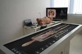 pazienti robot simulatori e visori 3d per formare giovani medici 3
