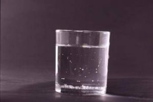 bere acqua calda al mattino o alla sera i consigli dellesperto 2